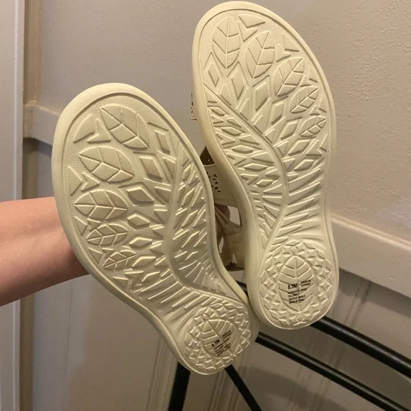 JBU Memory Foam Women's Cream Sandals 8M - Picture 5 of 6